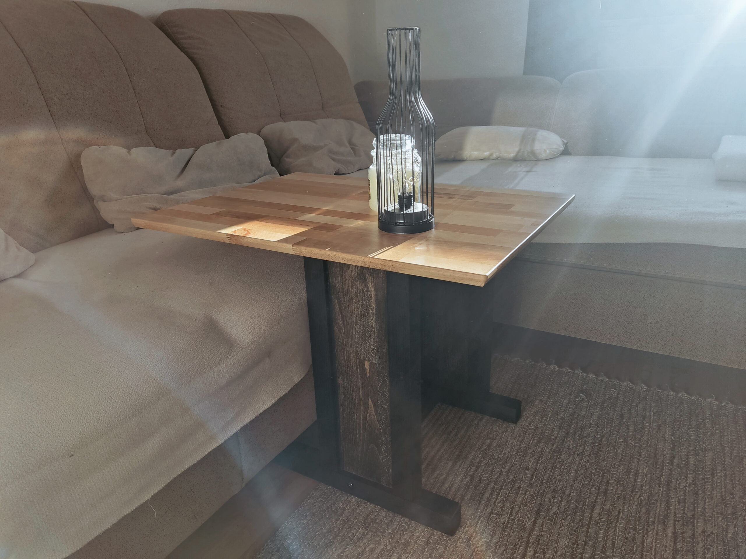 Beistell-Tisch