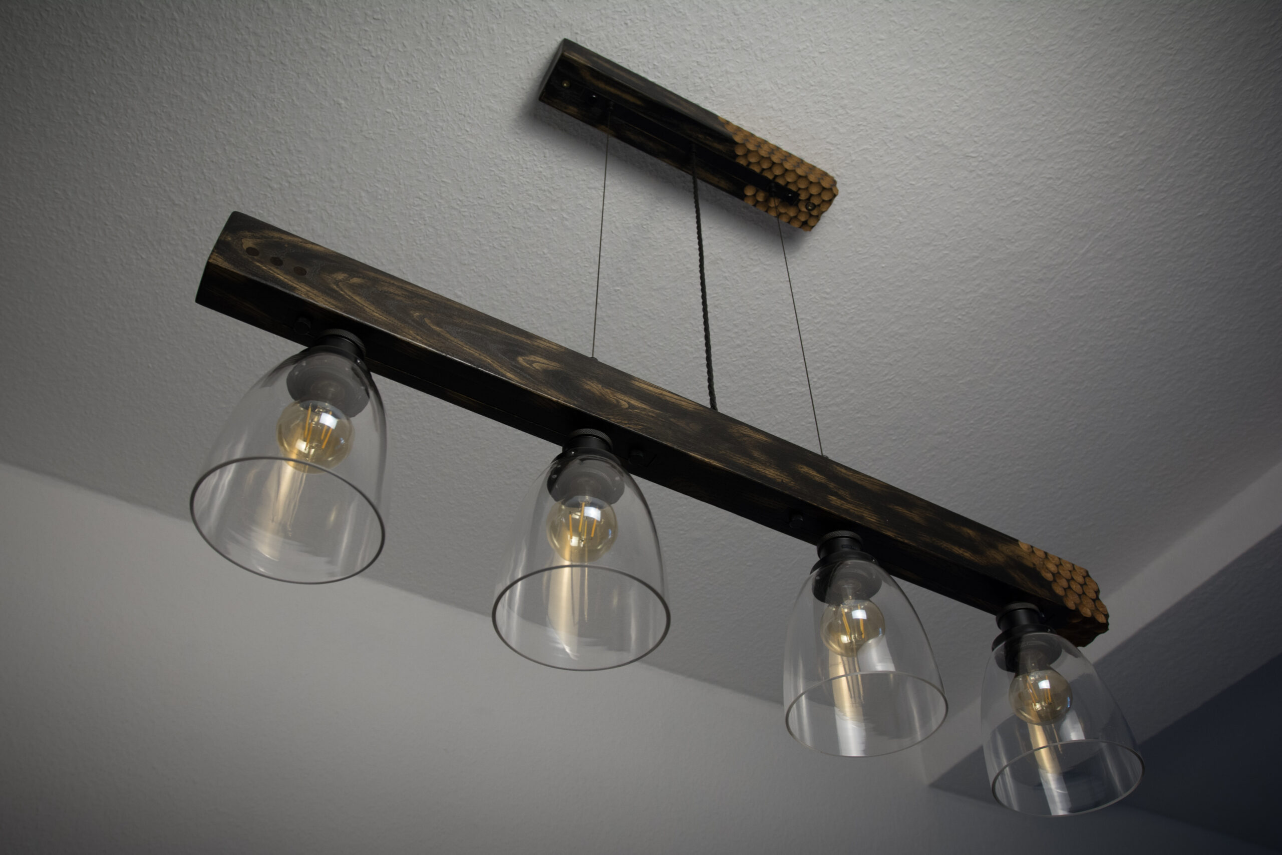 Hängelampe aus Eichenholz